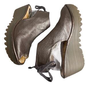 Fly London Pewter Yama Leather Wedge Sandals Women Sz 40 Metallic Bohemian Metal